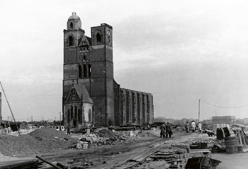 Vybombardovaný kostel sv. Jana v Magdeburgu, kolem roku 1946; foto: archiv Karla Kroupy. 