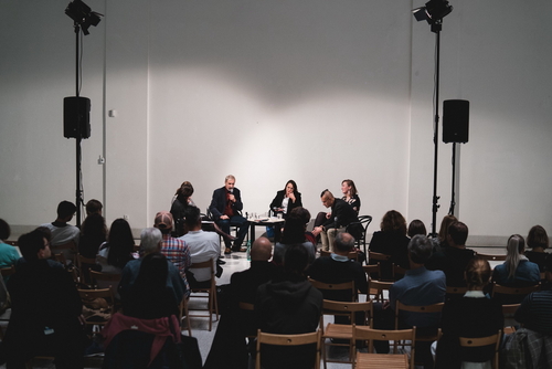 Diskuze Svobodná architektura? NG Praha, 4. 10. 2019; zleva: Helena Doudová, Lenka Burgerová, Petr Kratochvíl, Yvette Vašourková, Marie Kordovská, Osamu Okamura; foto: Viktor Šorma.