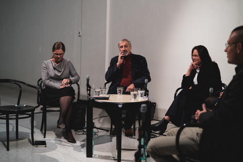 Diskuze Svobodná architektura? NG Praha, 4. 10. 2019; zleva: Lenka Burgerová, Petr Kratochvíl, Yvette Vašourková, Osamu Okamura; foto: Viktor Šorma.