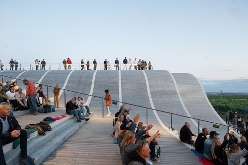 Amfiteátr poskytuje prostor pro společenské akce, jako jsou například vinobraní nebo koncerty.