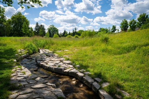 Vítěz v kategorii Zastavěná území: Park u Rakováčku v Rokycanech; autor: Architekti Headhand; generální projektant: Vodohospodářský rozvoj a výstavba; investor: město Rokycany; foto: Vojta Herout.