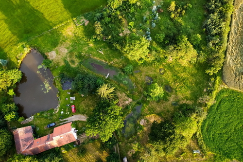 Vítěz v kategorii Volná krajina: Systém malých tůněk a mezí k zadržování vody v Dřevništi u Sedlčan; autor a investor: Lubor Křížek; foto: Nadace Partnerství. 