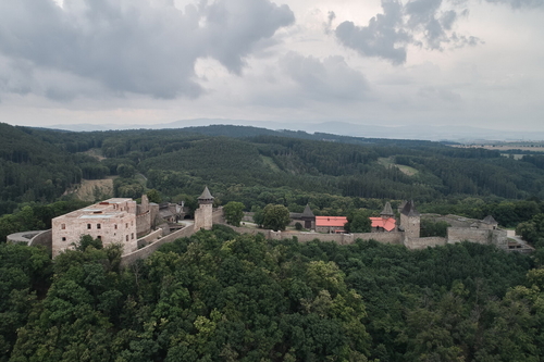 Rekonstrukce umožnila opětovné zpřístupnění jednoho z našich největších hradních komplexů; nová trasa vede návštěvníky různými úrovněmi paláce, otevírá nové perspektivy a odkrývá historické stavební techniky.