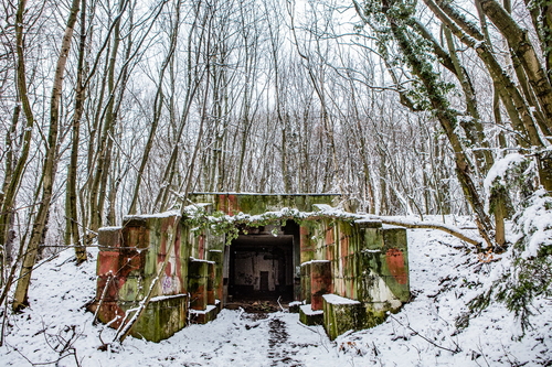 Vojenské objekty v areálu raketové základny; foto: Peter Petergáč.