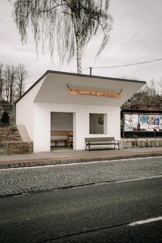 David Ptáček: pravá vesnická zastávka v Krucemburku, 2016; foto: Matěj Chabera.