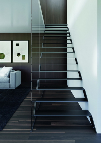 Třmenové schodiště ULTRA s celoskleněným zábradlím; zdroj: JAP FUTURE.