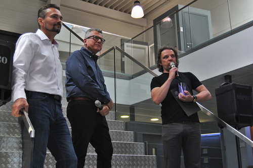 Předávání ceny společnosti Vekra autorovi projektu domu Na Sylvánu Jiřímu Zábranovi z ateliéru PRO-STORY; zdroj: VEKRA.