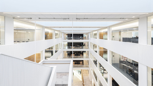 Kanceláře Danske Bank v Aarhusu; architekt: Arkitema; podhledy: Rockfon Blanka; foto: Svend Christensen.