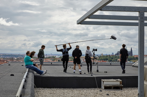 Z natáčení filmu Trochu poučnej barák; foto: Radek Úlehla.