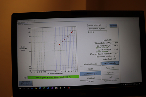Blower door test; zdroj: HELUZ.