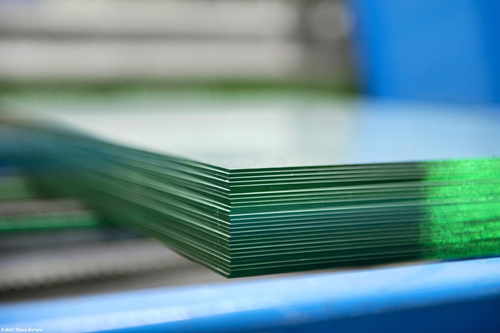 AGC Glass Europe informuje o nové škále skel s výrazně sníženou uhlíkovou stopou, kterou hodlá uvést na trh před koncem roku 2022; zdroj: AGC.