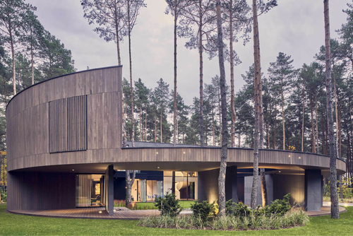 Circle Wood House, Izabelin, Polsko. Použité systémy: MB-SR50N EFEKT, MB-86N. Projekt: PRZEMEK OLCZYK.