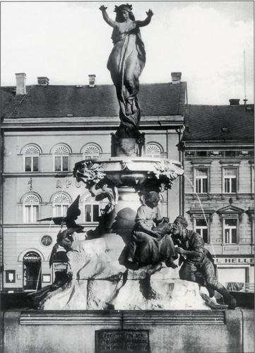 Historické foto kašny Děčín; zdroj: statutární město Děčín.