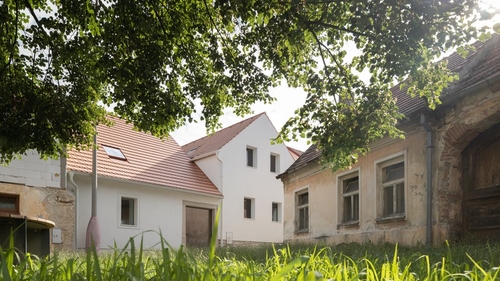  Hlavní cena: Dům na Kozině v Trhových Svinech od Atelieru 111 architekti; foto: Alex Shoots Buildings.