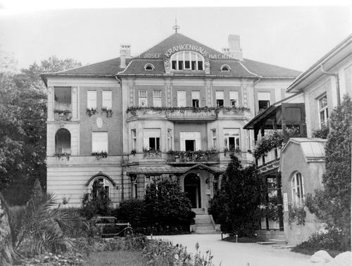Nemocnice původně vznikla jako sanatorium řádových sester salvatoriánek, původní stavba zůstala zakomponována v komplexu budov.