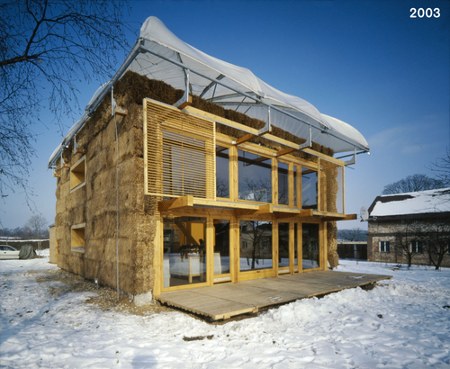 SEA (Skupina ekologické architektury): rodinný dům v Michalovicích v Mladé Boleslavi (2003); foto: Ester Havlová.