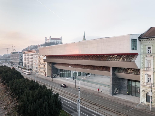 Rekonštrukcia, dostavba a modernizácia areálu SNG v Bratislave / BKPŠ Architekti: Martin II. Kusý, Pavol Paňák, Martin III. Kusý, Mária Michalič-Kusá, Jana Paňáková, Vladimír Dedeček (60.-70. roky); foto: Matej Hakár.