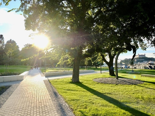 Revitalizácia okolia Pamätníka obetiam extrémizmu Bratislava- Petržalka / KATEdesign, Katarína Monček; foto: Marek Velček.