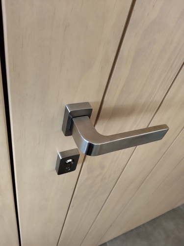 Nerezové kliky PROMO od M&T obstojí i v náročných podmínkách středomořského podnebí. 