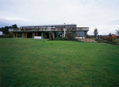 1998: Ladislav Lábus, Lenka Dvořáková: vila ve Vonoklasech; foto: Jan Malý.