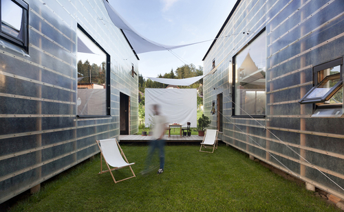 2015: Petr Stolín Architekt: ZEN Houses, dům a ateliér (realizace 2012–2013, finálně dokončeno 2015); foto: Alexandra Timpau.
