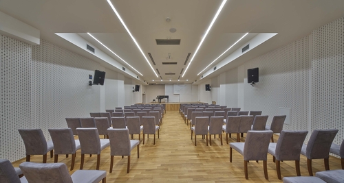 ZUŠ Krnov s perforovanými podhledy Rigitone a Casoprano Casoroc; zdroj: Saint-Gobain, Rigips