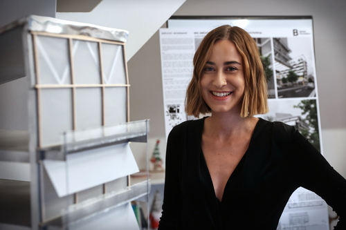 Vítězka 10. ročníku Kaplicky Internship a 25. ročníku Přehlídky diplomových prací Justýna Kaislerová; foto: Ondřej Besperát, CAMP.