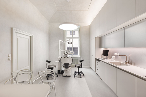 Původní klenuté stropy se architekti snažili maximálně zachovat a zvýraznit.  