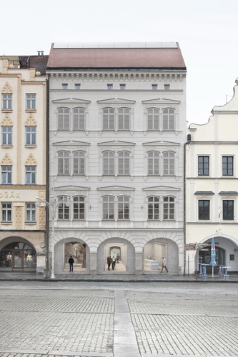 Rekonstrukce Domu umění měla oživit parter i podkrovní prostory historického objektu na náměstí Přemysla Otakara II. v Českých Budějovicích; vizualizace: Malý Chmel.