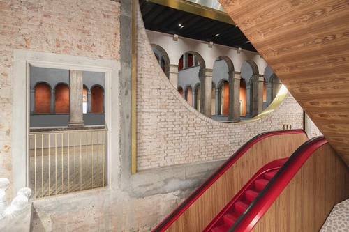 Rekonstrukce paláce Fondaco dei Tedeschi v Benátkách; autorský tým: Ippolito Pestellini Laparelli, Rem Koolhaas, Silvia Sandor, Francesco Moncada / OMA (2009–2016); foto: Delfino Sisto Legnani + Marco Cappelletti.