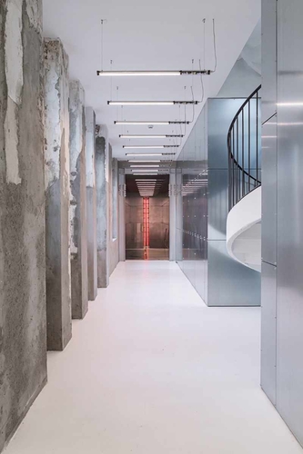 Corso Como je známá milánská nákupní třída; renovace a transformace ikonického designového obchodu na této ulici přináší neobvyklý koncept nakupování; foto: Marco Gambarè.