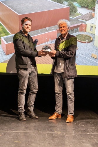 Jan a Pavel Pospíšilovi s trofejí Ceny RE 2025; foto Zdeněk Sodoma.