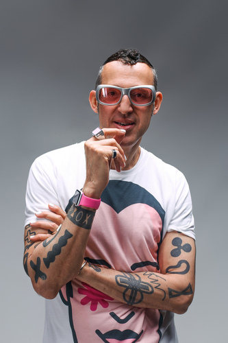 Hlavním hostem letošního ročníku  odborné konference INTERIÉRY bude světově proslulý designér Karim Rashid
