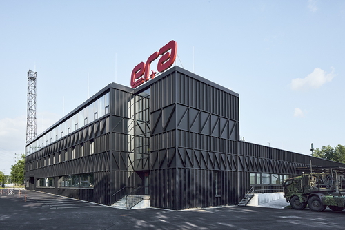 Bíza architekti: rekonstrukce a přístavba výrobní budovy Era, a. s., 2023; foto: Peter Fabo.