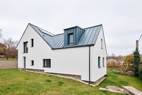 Díky prefabrikaci z výroby nabízí krytina SATJAM Rapid méně řemeslně náročnou realizaci.