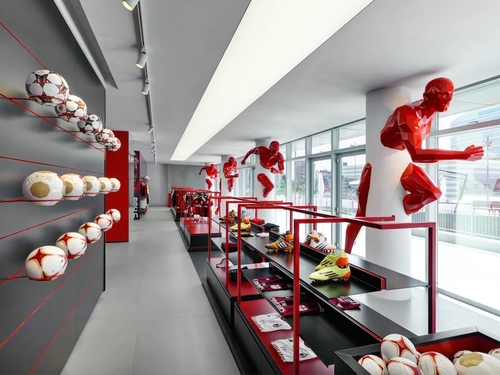 Sídlo AC Milan – Casa Milan, interiérový projekt Fabio Novembre.